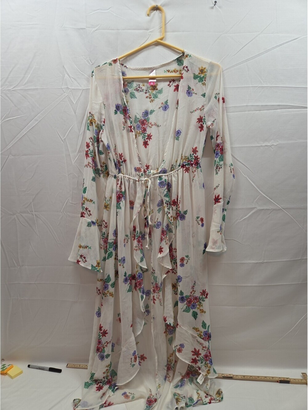 women's No Boundaries long wrap-around floral robe size M(7/9)